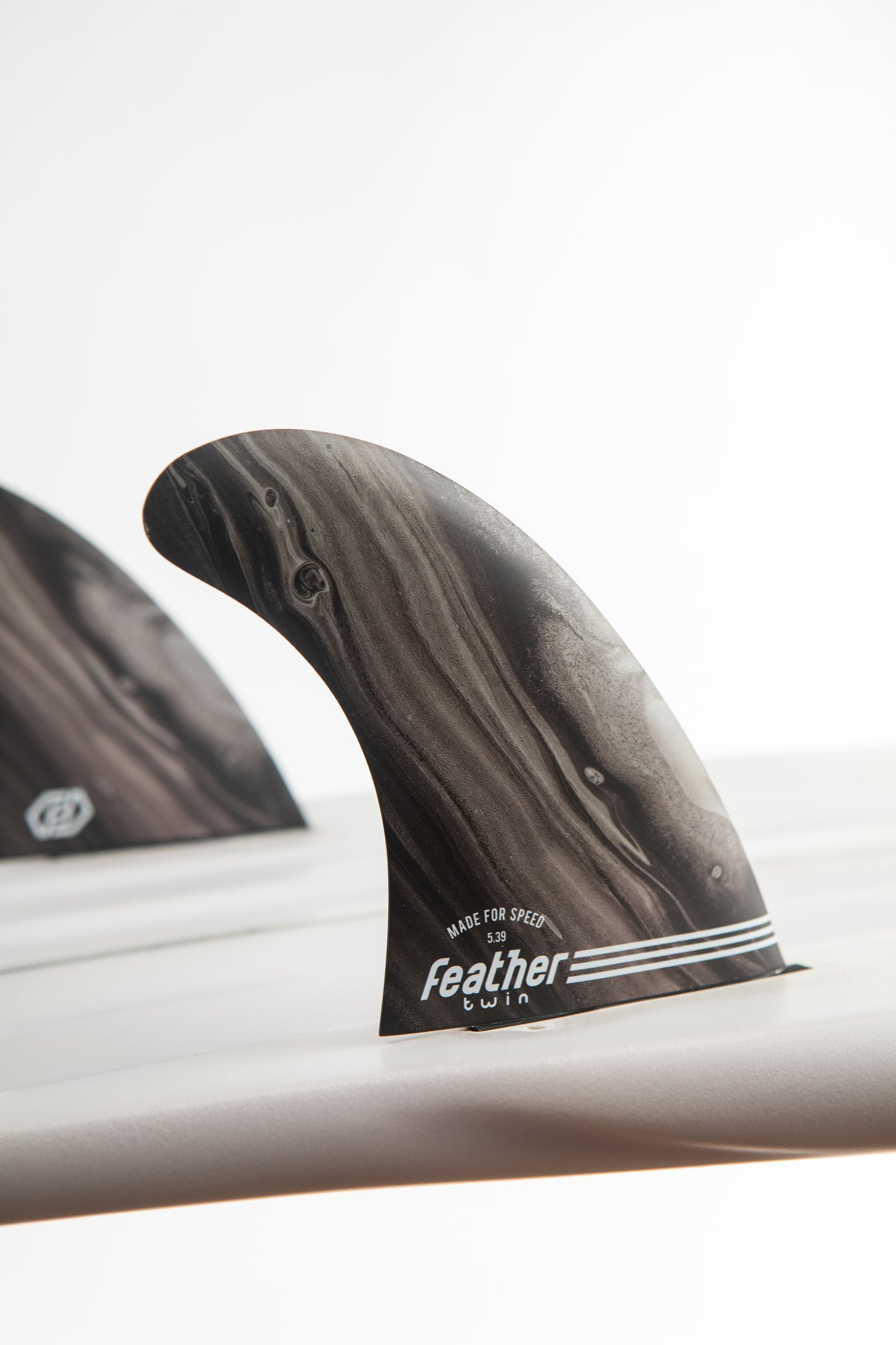 PERFORMANCE TWIN FIN BLACK. FS2